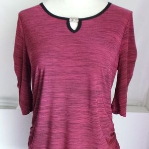 Blouse, scrunched sleeves and sides maroon brooch